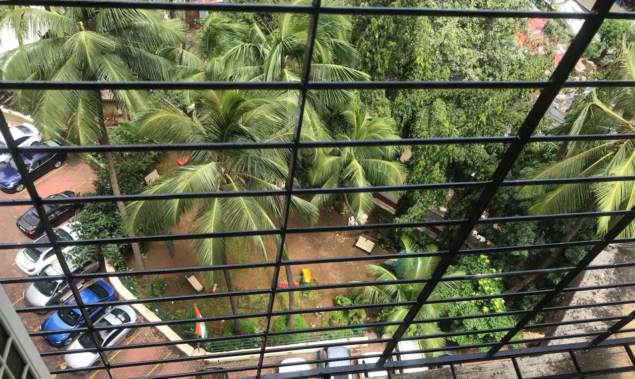 3 BHK Semi Furnished in Nakshatra Apartments , Bandra West